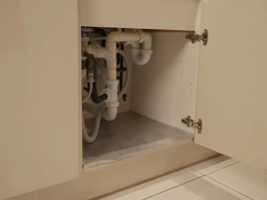 Under-sink reverse osmosis filtration system for backflow in Coldwater Springs